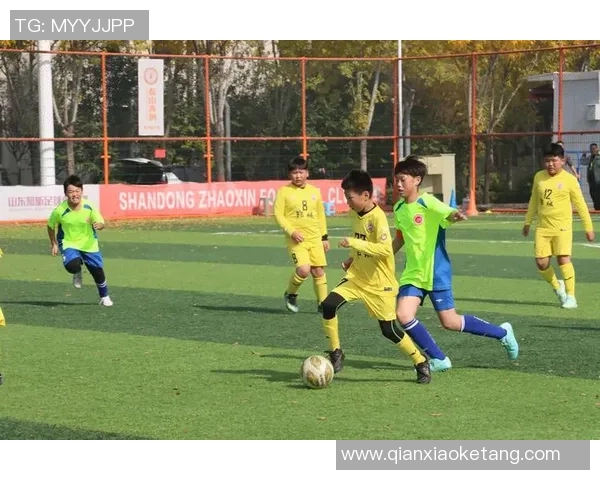 足球明星们送上新年祝福愿你在新的一年里球技更精湛生活更美好