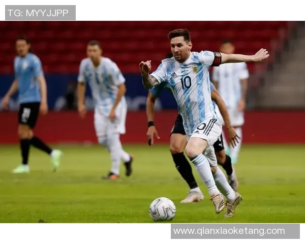 足球明星搞笑赛场趣事连连欢笑不断尽显球技与幽默魅力